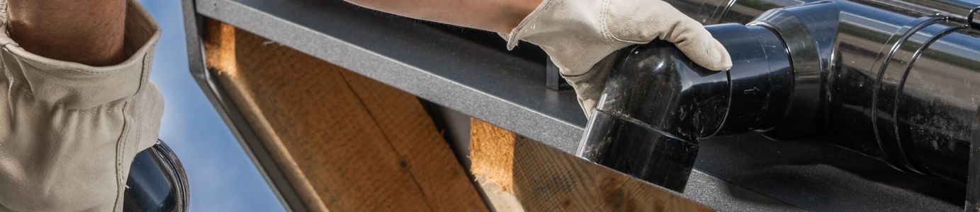 Ereszcsatorna szerelés pontos lejtéssel és stabil rögzítéssel