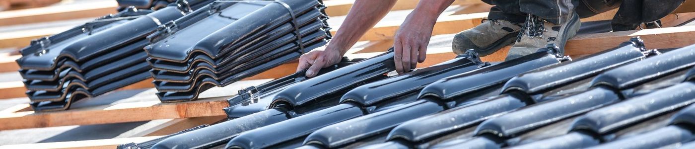 Hogyan alakul a tetőfedés ár m2 különböző tetőfedő anyagoknál?