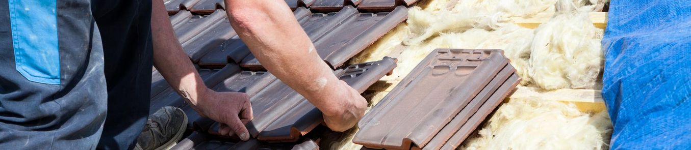 Tető felújítása megbízható kivitelezéssel hosszú távú védelemért Cserepeslemez tetőfelújítás családi házon gyors és hatékony munkával