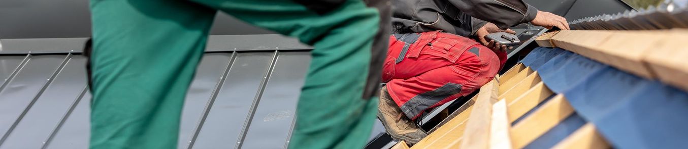 tetőjavítás sérült tető gyors helyreállításával tetőjavítás családi háznál