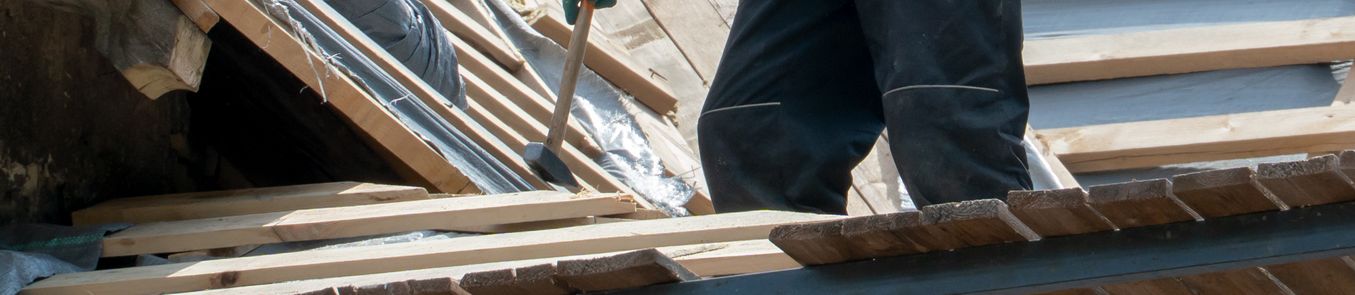 régi tető javítás hagyományos tetőszerkezet felújításához régi tető javítás elöregedett tetőszerkezet felújításakor