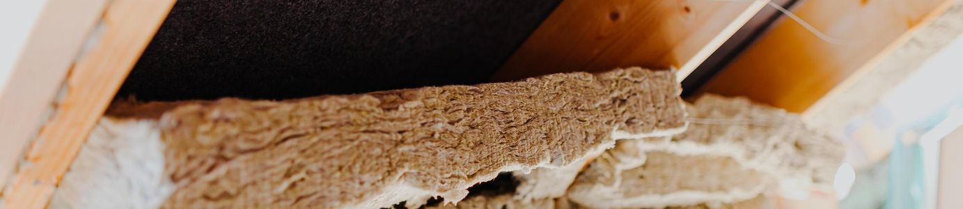 Tető szigetelése korszerű anyagokkal az energiahatékonyság javításáért